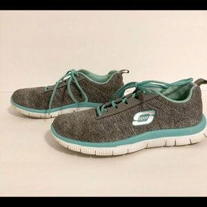Sketchers Turquoise SZ 8 Women's Running  Memory